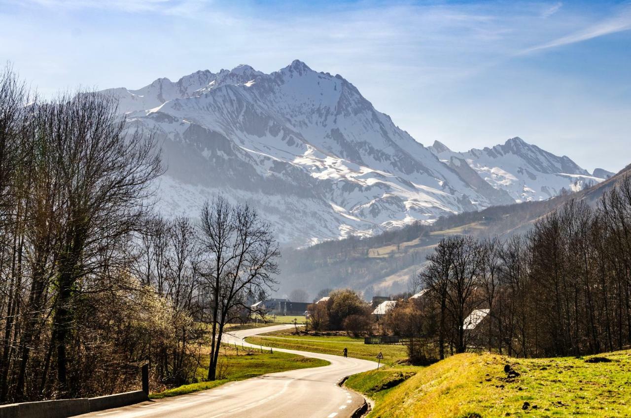 Pyrenees Cycling Lodge Saint-Savin  Exterior photo